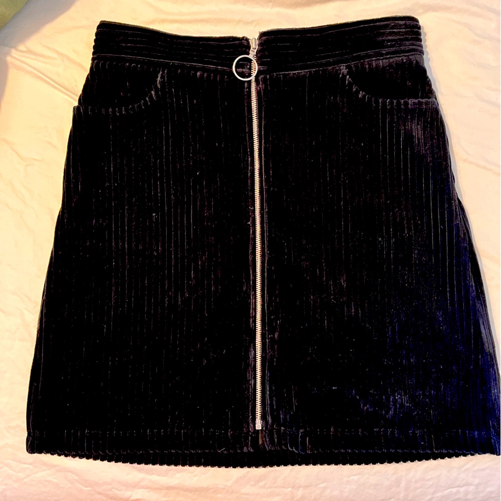 NWT & Other Stories black velvet mini skirt zip up Size 2